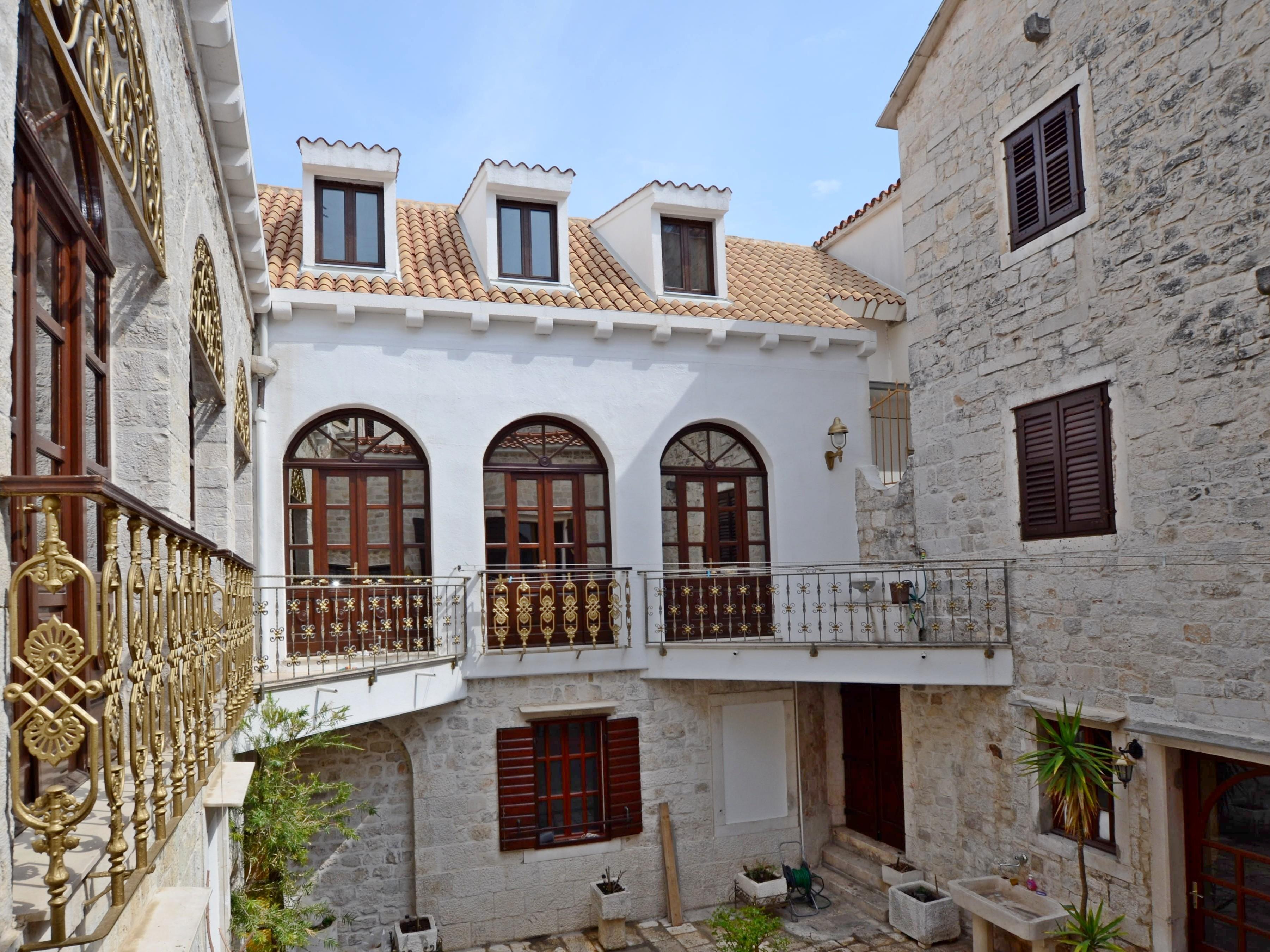 טרוגיר Palace Derossi מראה חיצוני תמונה