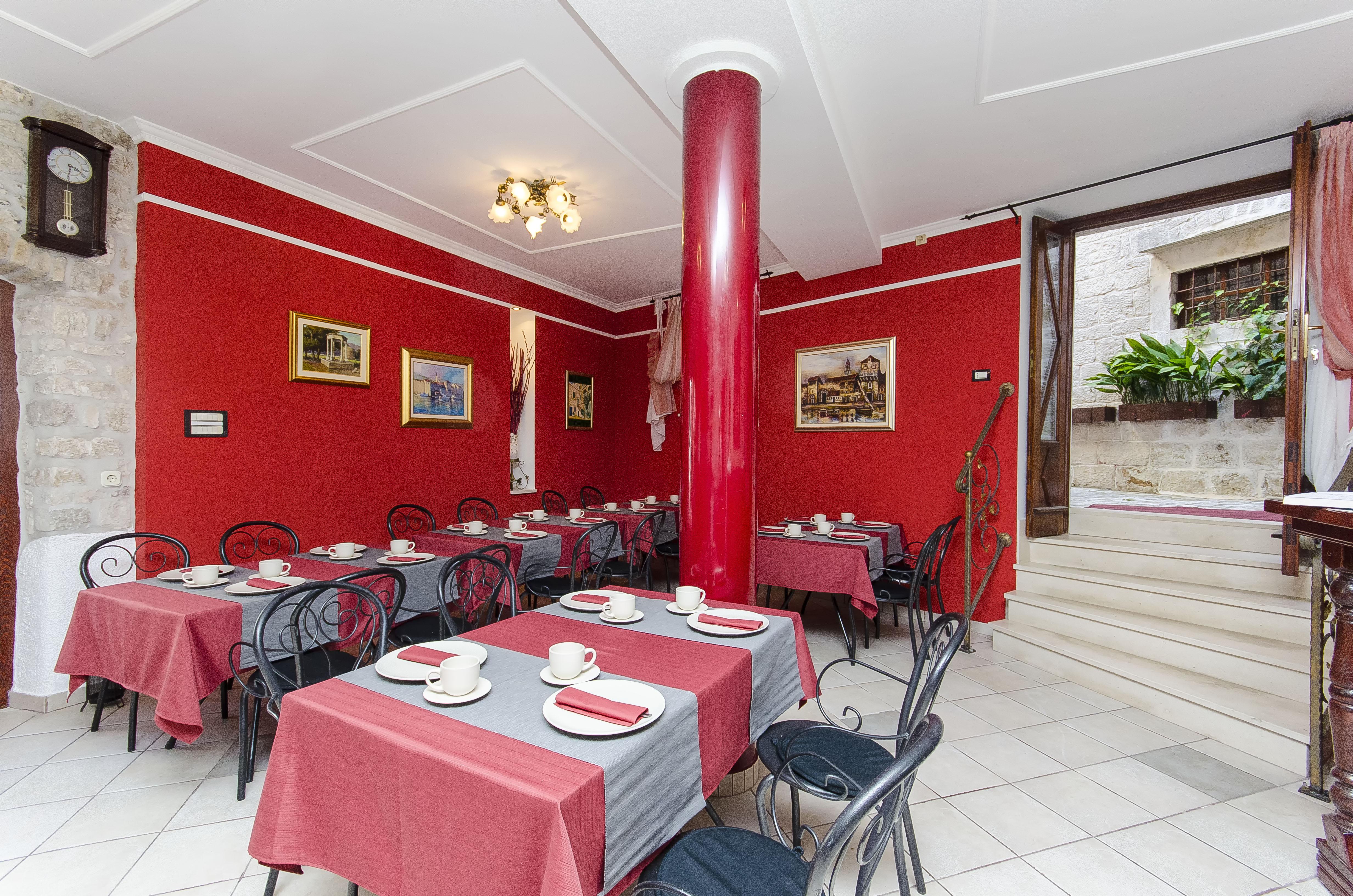 טרוגיר Palace Derossi מראה חיצוני תמונה